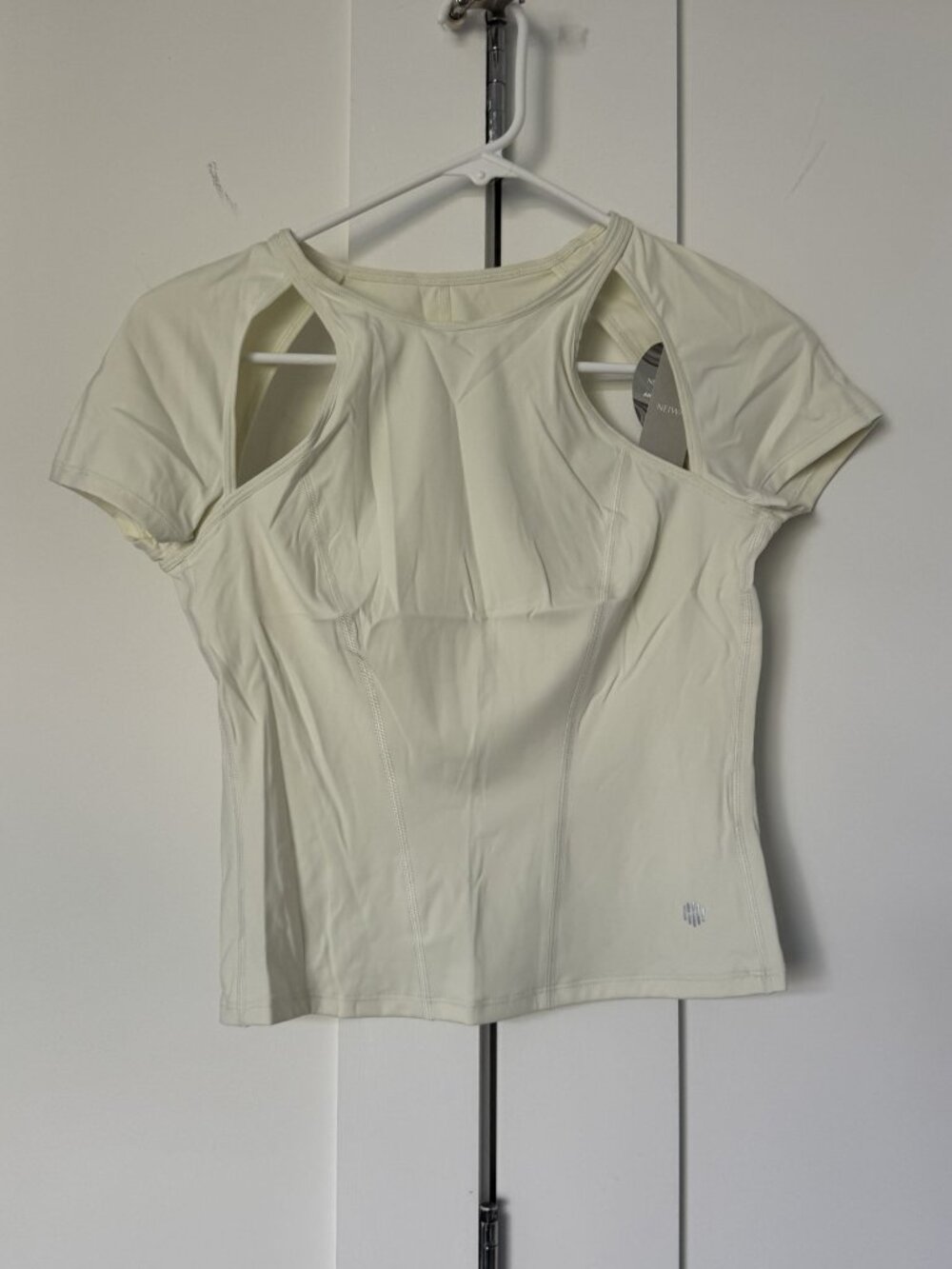 NWT Neiwai Shoulder Cutout Short Sleeve Active Shirt Whisper Green